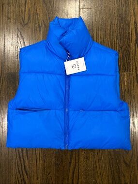 Juniors Blue Cropped Puffer Vest by Flynn - size Medium (NWT)